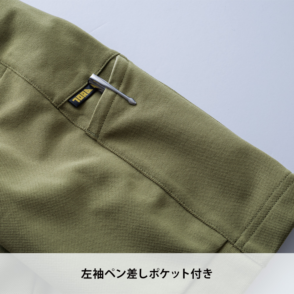 カーキ