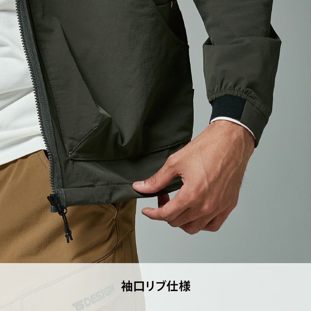 アーミーグリーン