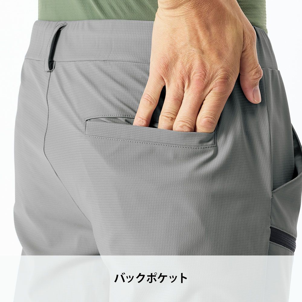 カーキ