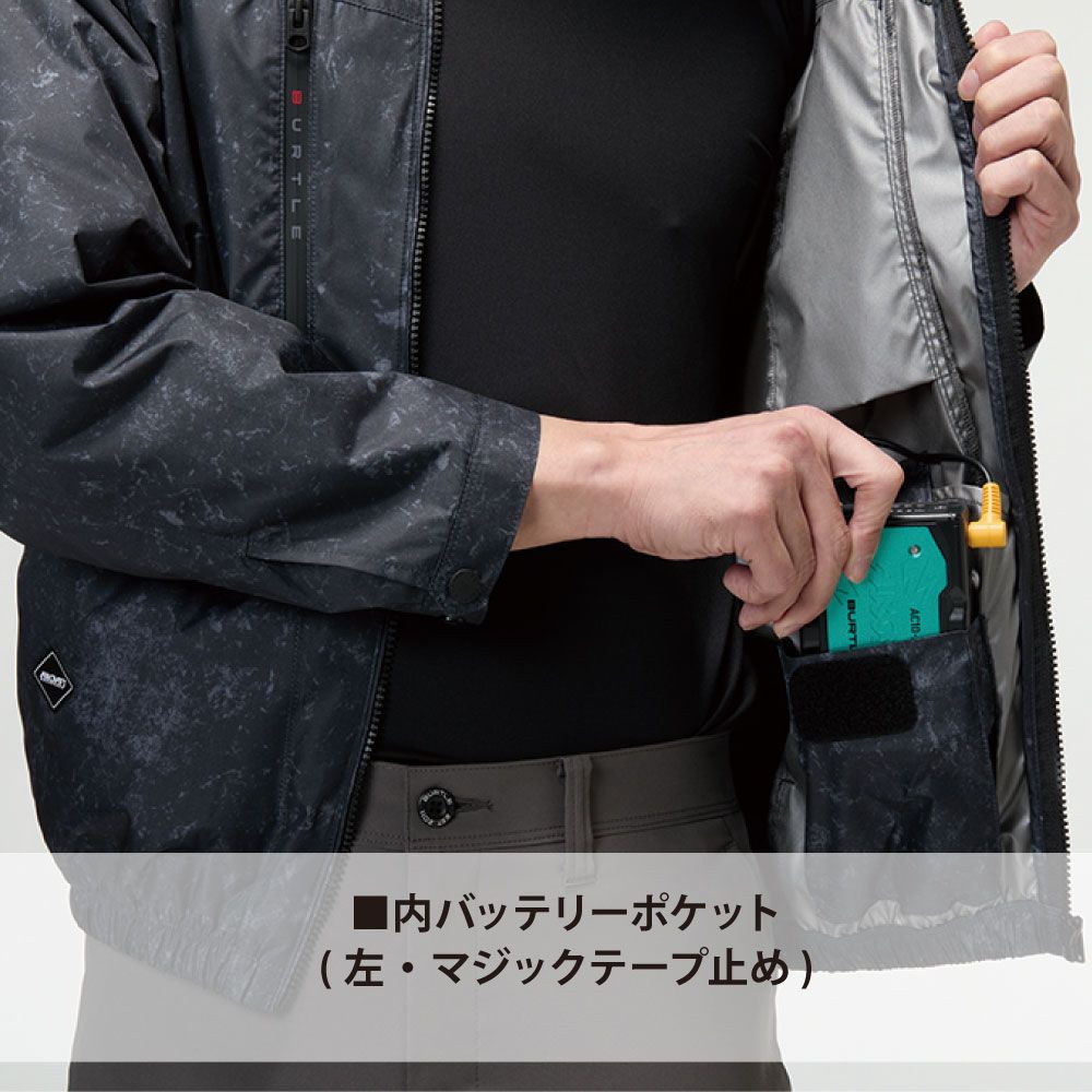 カーキ