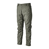 アーミーグリーン