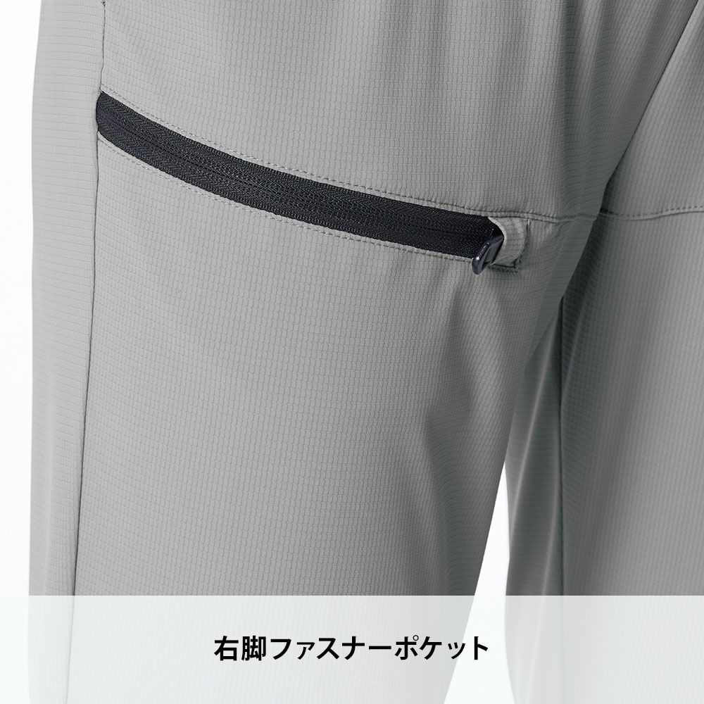 カーキ