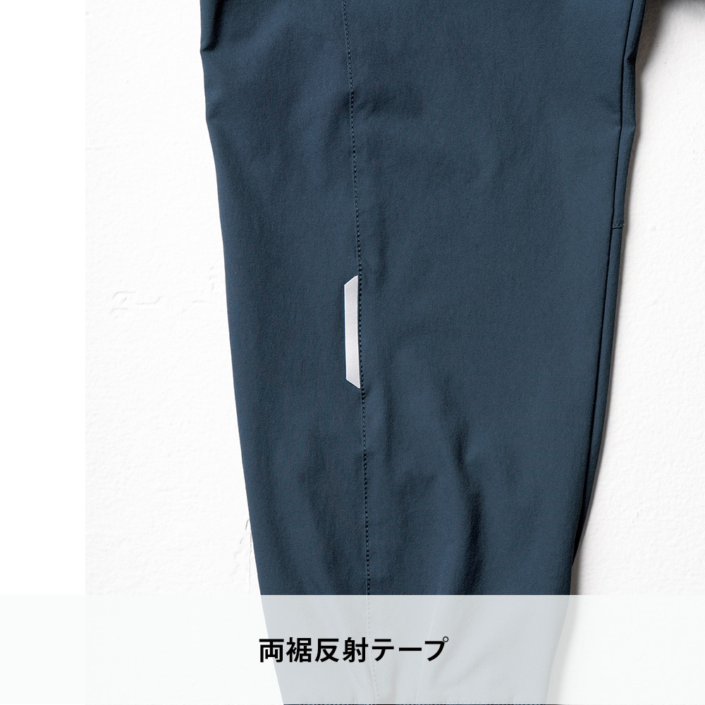 グレー