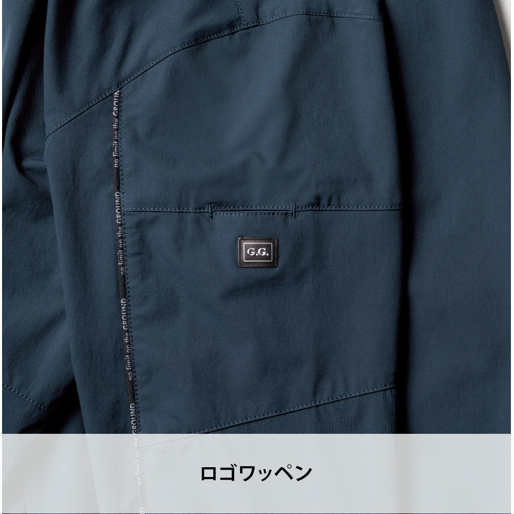 グレー